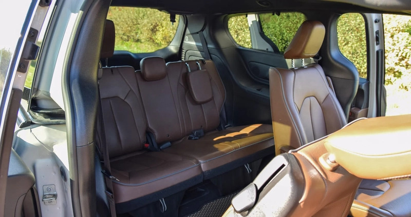 Chrysler Pacifica cena 190000 przebieg: 31000, rok produkcji 2021 z Rzeszów małe 56